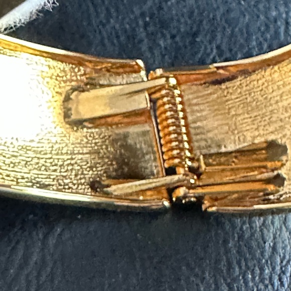 Gold Cuff Bracelet Gold Tone Textured Hammered Wavy Hinged Clamper - Picture 5 of 10